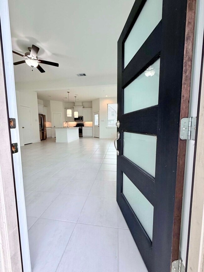 Building Photo - 1539 Crystal Stream Dr