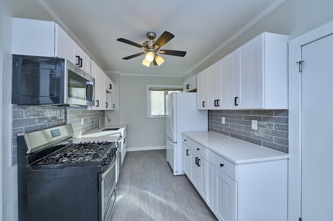 Foto del edificio - 715 Truman Pkwy