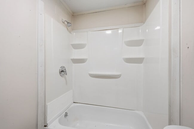 Building Photo - 140 Ambroise St