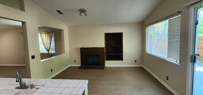 Building Photo - Beautiful Single-Story 4BR/2BA Home – Quie...