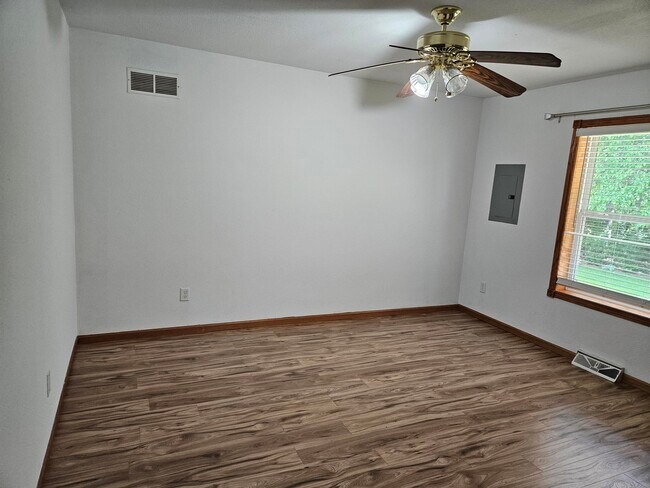 Foto del edificio - 217 E Center St