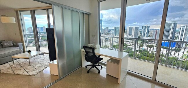 Foto del edificio - 1750 N Bayshore Dr