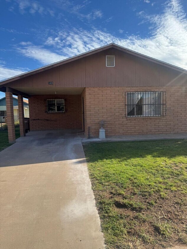 Foto principal - 1435 E 13th St
