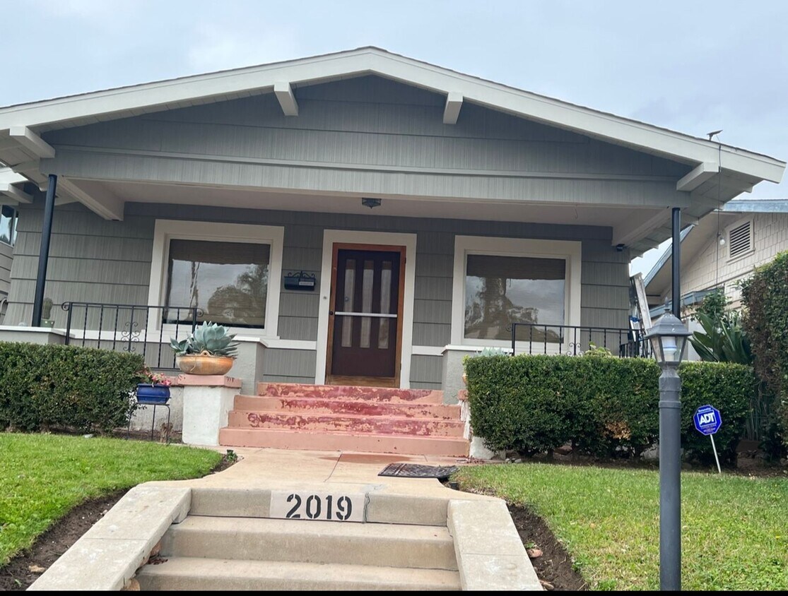 Primary Photo - Large Mission Hills Home