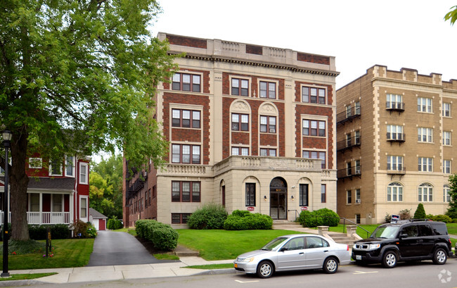 Building Photo - Shelbourne Apartments