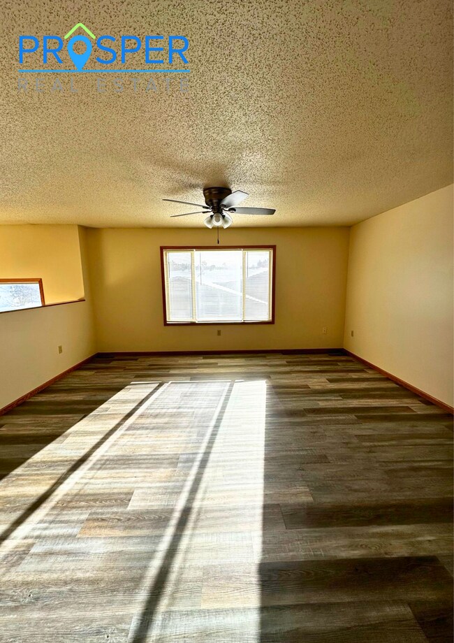 Building Photo - 856 Kari Dr