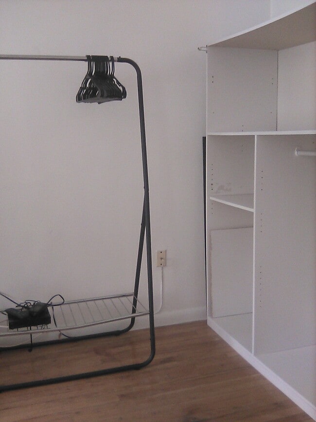 Almacenamiento - 322 E 120th St
