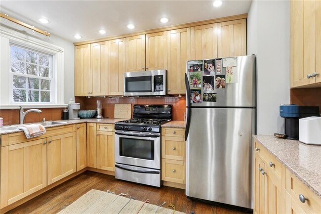 Building Photo - 438 Deering Rd NW