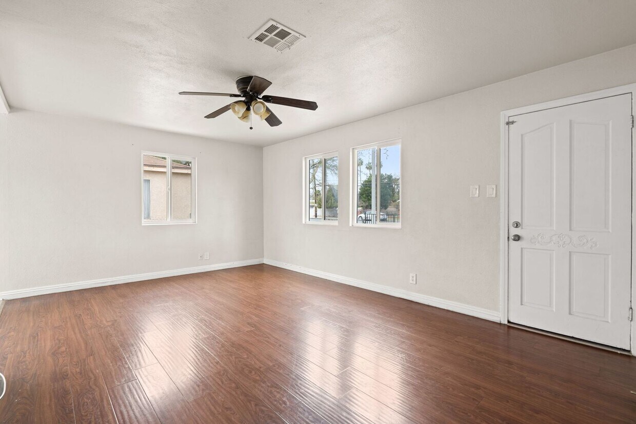Primary Photo - Discover Comfort and Convenience: Spacious...