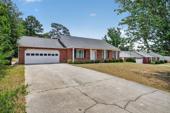 Foto del edificio - 4810 Golden Leaf Ln