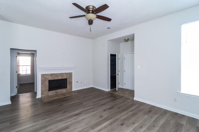 Building Photo - 7068 Kings Crown Dr