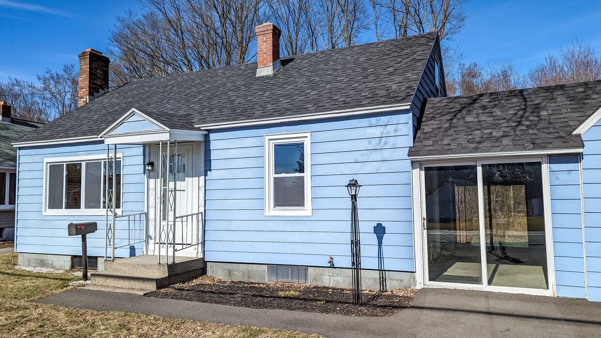 2451 Curry Rd, Schenectady, NY 12303 House Rental in Schenectady, NY