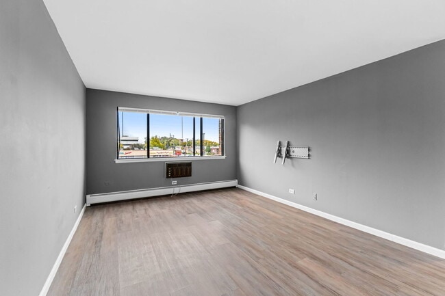 Building Photo - 5306 N Cumberland Ave