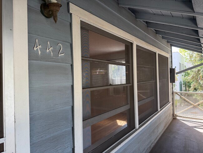 entrada principal - 442 S Euclid Ave