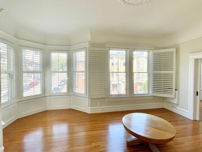 Foto del edificio - Spacious, Prime Presidio Heights Condo, Pa...
