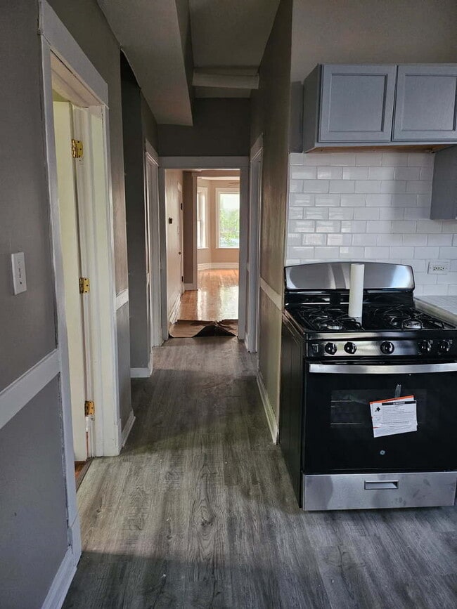 Building Photo - 4209 W Kamerling Ave