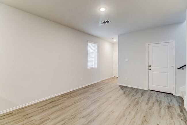 Building Photo - 1308 Jonah Ln