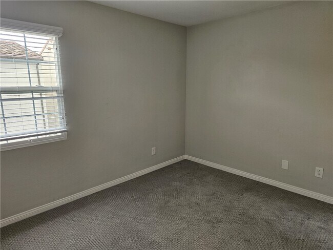 Foto del edificio - 16090 Valley Oak Dr