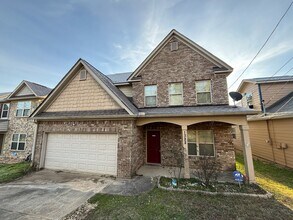 Building Photo - 1322 Ingersoll Dr