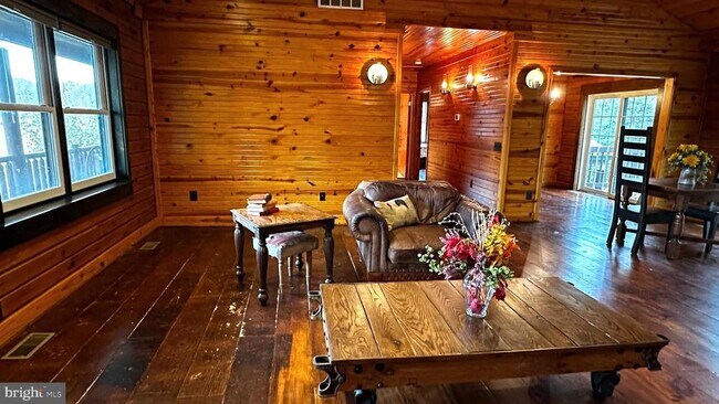 Foto del edificio - 18304 Hawkins Rd