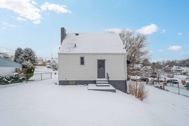 Foto del edificio - GORGEOUS 3 BEDROOM HOME IN DRAVOSBURG WITH...