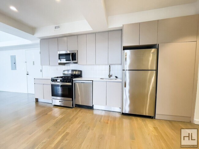 Building Photo - Bushwick Avenue / Spacious 2-Bed 1-Bath / ...