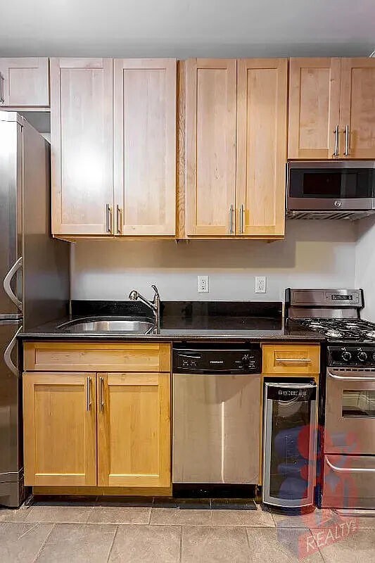 Building Photo - 326 East 100th Street