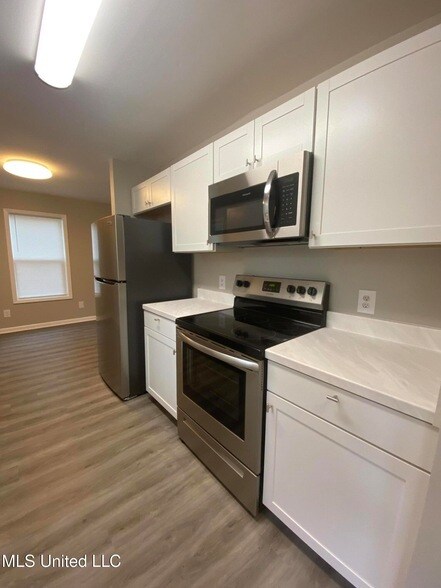 Foto del edificio - 117 Interstate Farm Rd