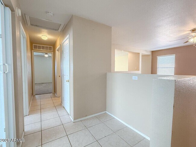 Building Photo - 1042 S Clancy Cir