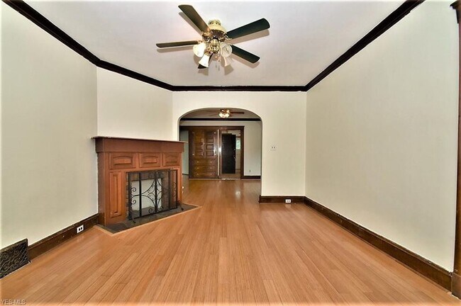 Building Photo - 2649 E 128th St