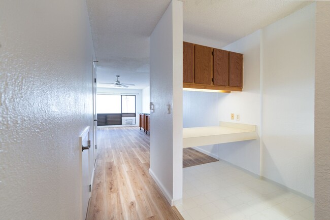 Foto del edificio - $2600 | 2br/1.5ba/2prkg Condo at Pearl Hig...