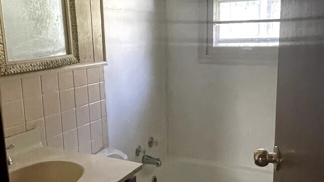 Building Photo - 2008 N Euclid Ave
