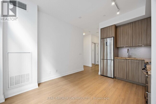 Photo du bâtiment - 56 Annie Craig Dr