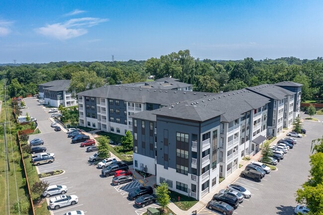 Building Photo - Bexley Donelson