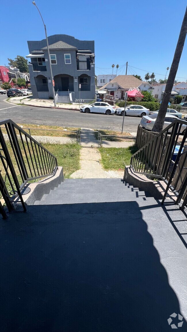 Carnation Terrace Apartments for Rent with Extra Storage Los Angeles