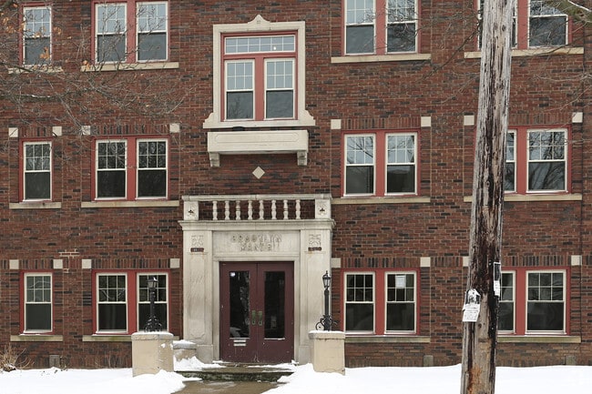 Building Photo - Brooklyn Manor
