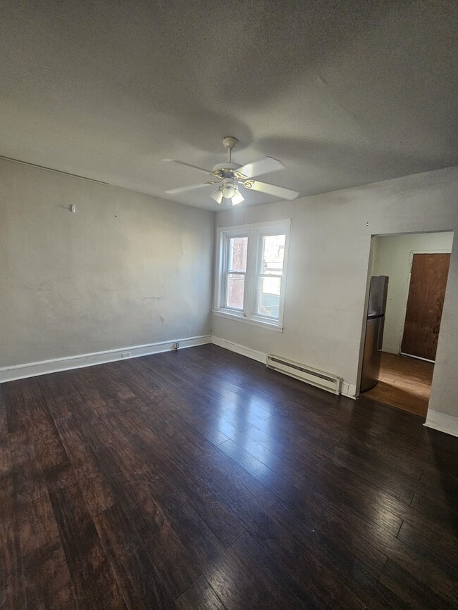 Building Photo - 332 N 59th St
