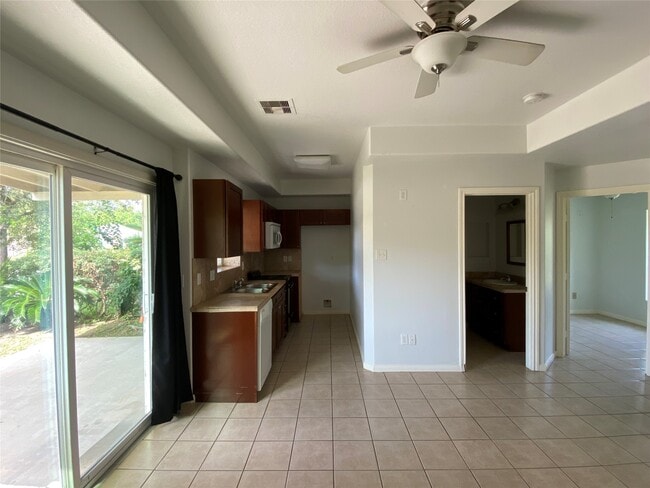 Building Photo - 3815 Putnam Dr