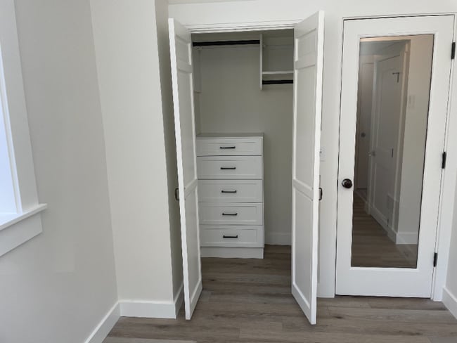 Building Photo - 6113 39th Ave S