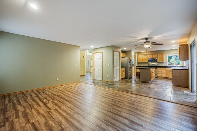 Building Photo - 22421 SE 287th Pl