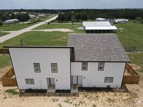 Building Photo - 108 Sandy Oaks Loop