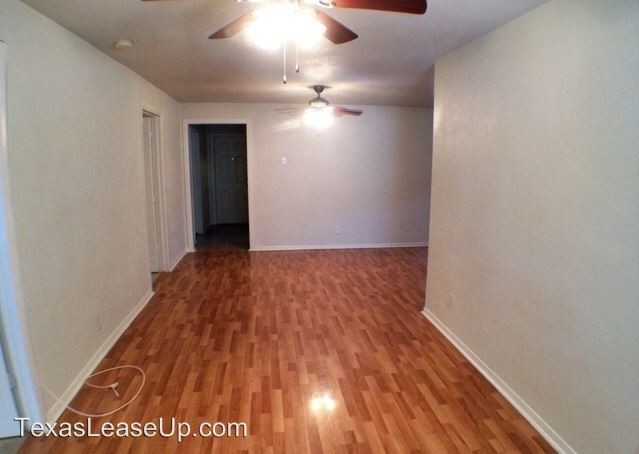 Building Photo - 4 br, 1 bath House - 124 E. Hafer