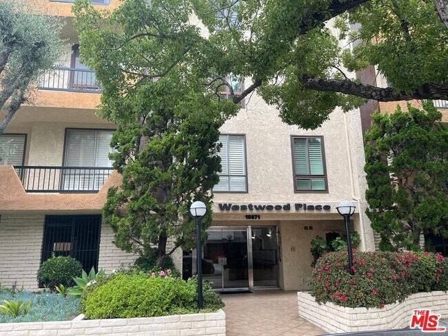 Foto del edificio - 10671 Holman Ave