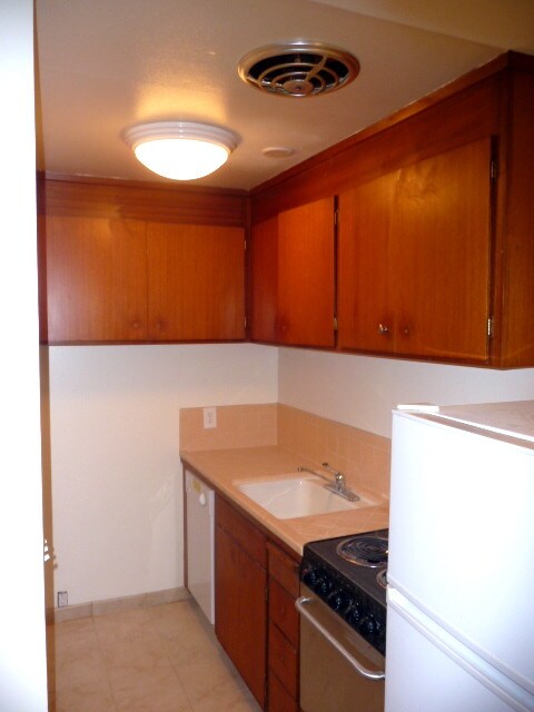 Building Photo - 1515 6th Ave W