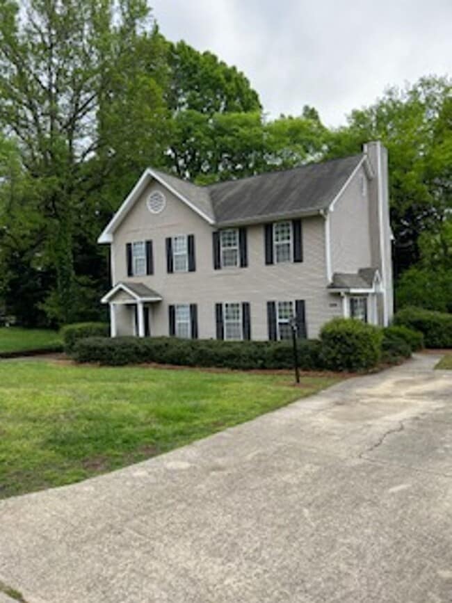 Building Photo - 826 Selwyn Place Rd