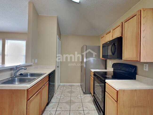 Foto del edificio - 702 Castlewick Ct