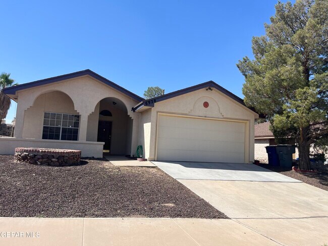 Building Photo - 6928 Canyon Run Dr