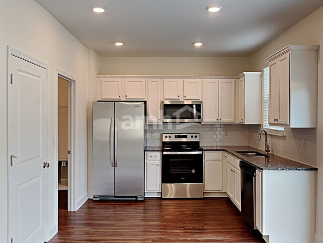 Foto del edificio - 5747 Hampton Creek Road