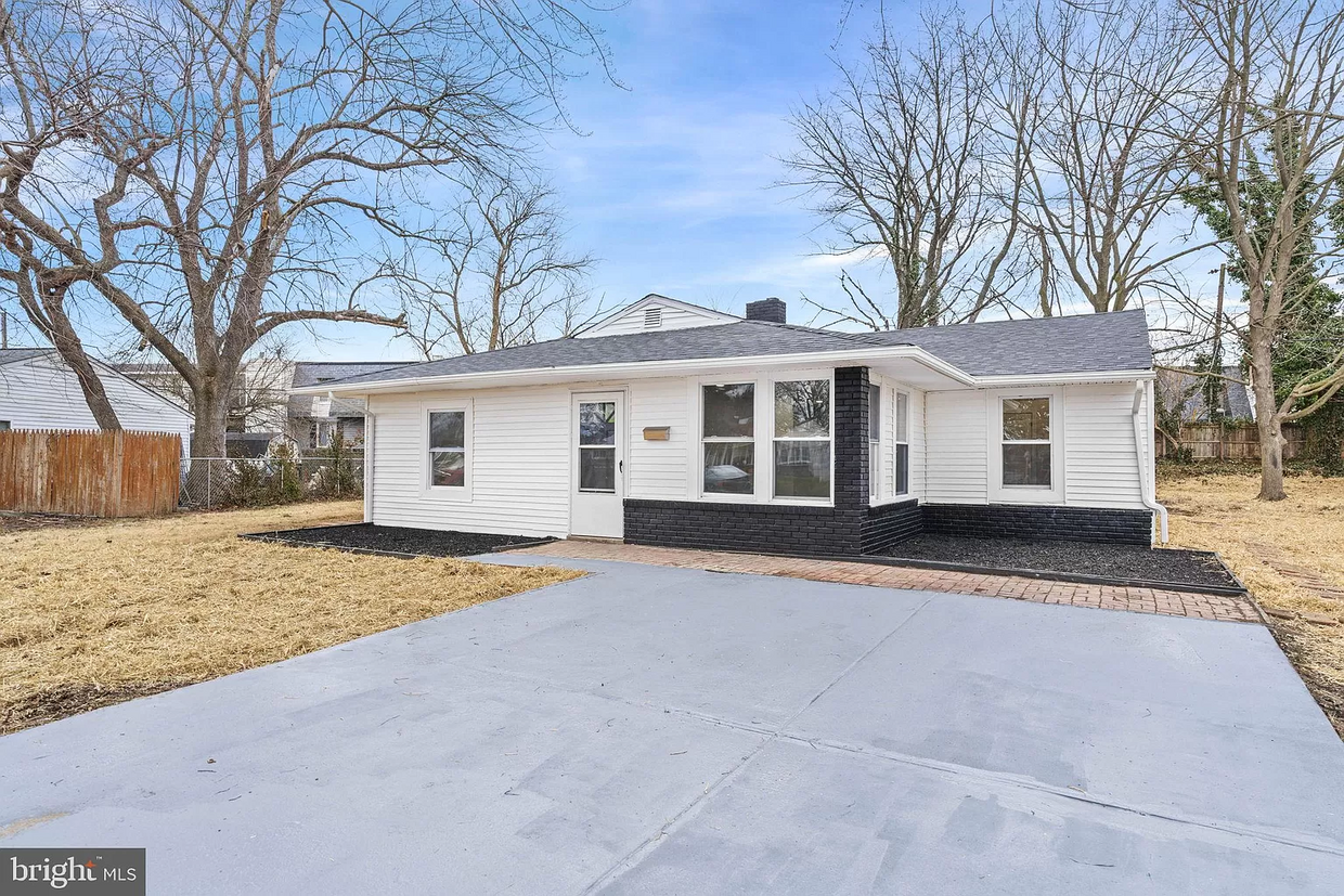 Primary Photo - 18 Montrose Dr
