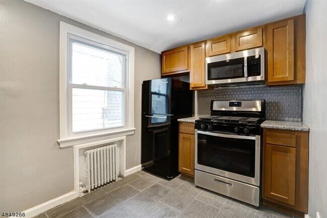 Building Photo - 14 Glennon Pl
